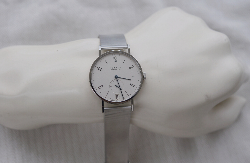 ノモス タンジェント デイト 130 TN1B1W2L